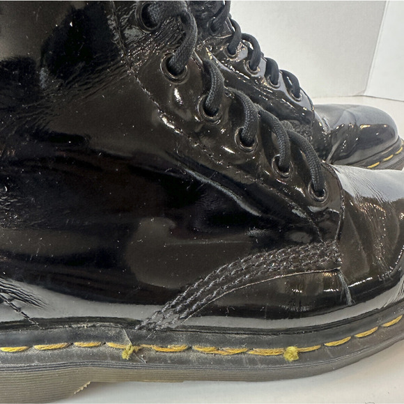 *Flawed Doc Dr. Martens Shiny Patent Leather Boots Black Lace Up Women's Size 8 - Picture 5 of 16